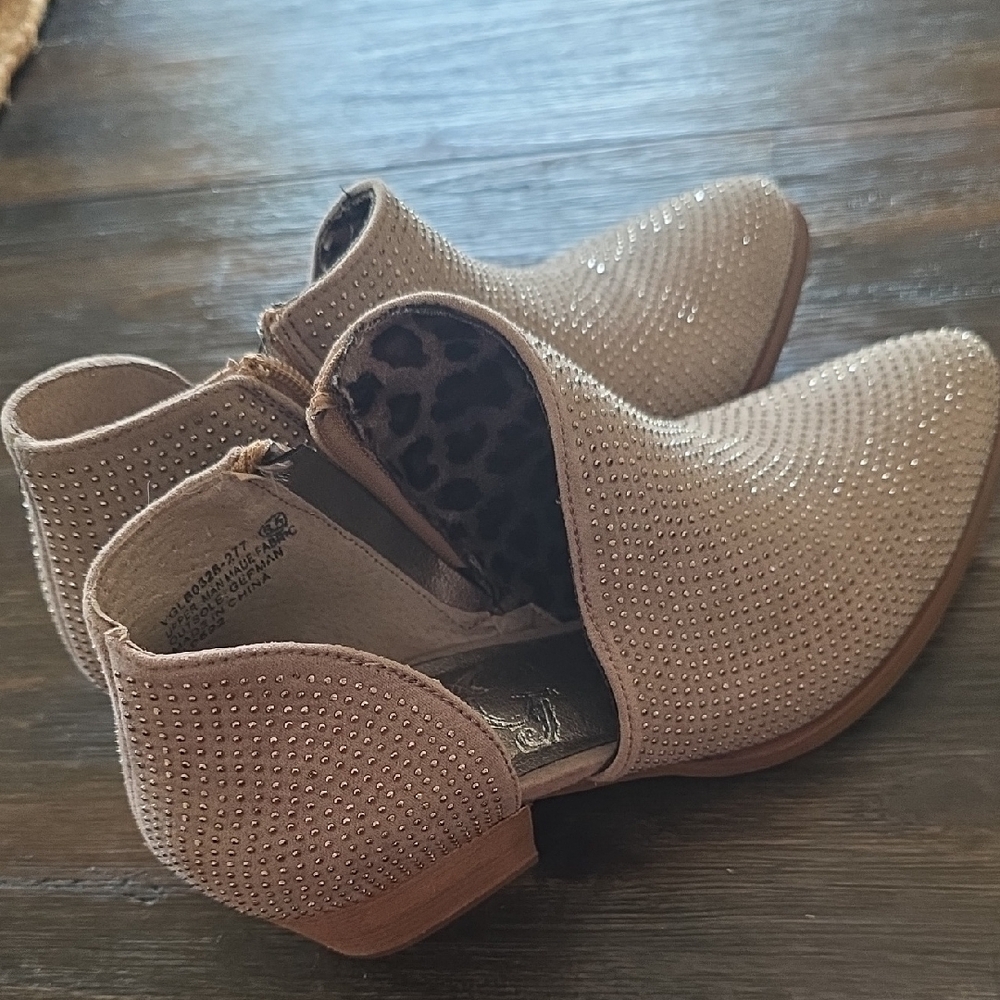 New- VERY G- Tan Ankle Boots with Rhinestones